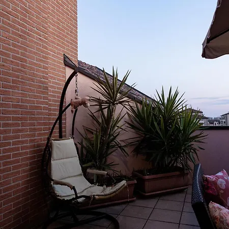 Terrace Overlooking Forum & Metro Apartment *