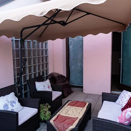 Terrace Overlooking Forum & Metro Apartment